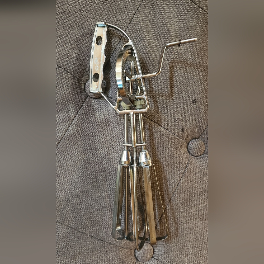 Vintage Stainless Steel Handheld Egg Beater